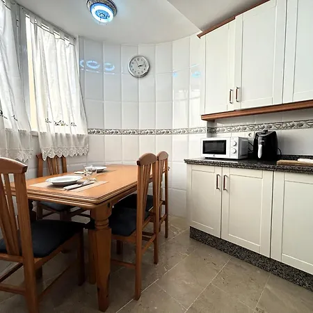 600 M Beach, Pool, Terrace, Wifi, 1 Bedroom Торремолинос