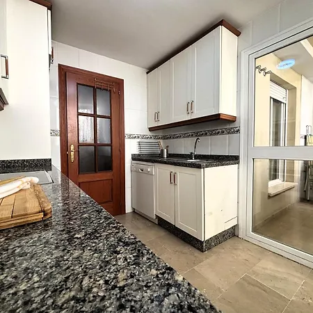 600 M Beach, Pool, Terrace, Wifi, 1 Bedroom * Торремолинос
